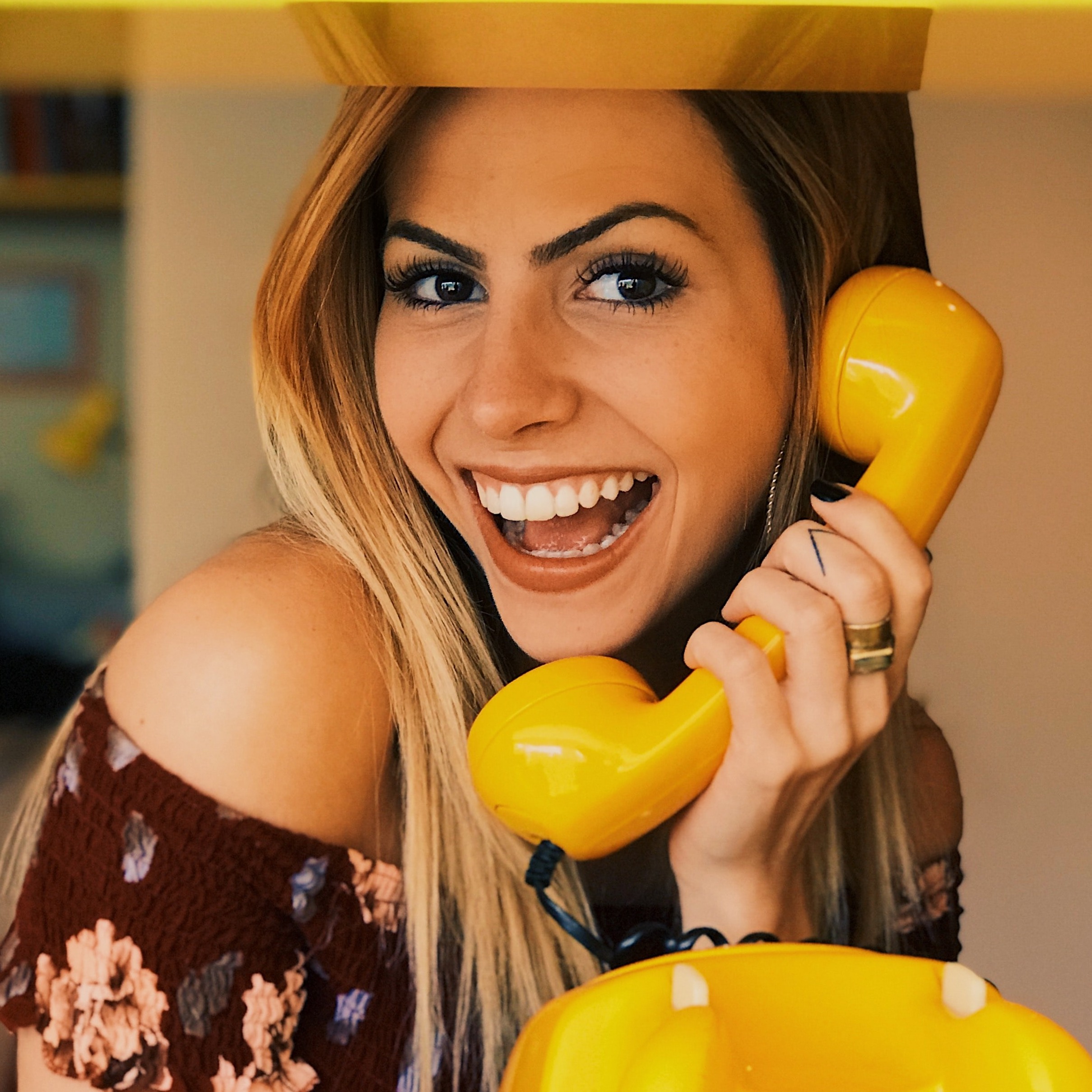 Varios perfiles  para spot publicitario de telefonía