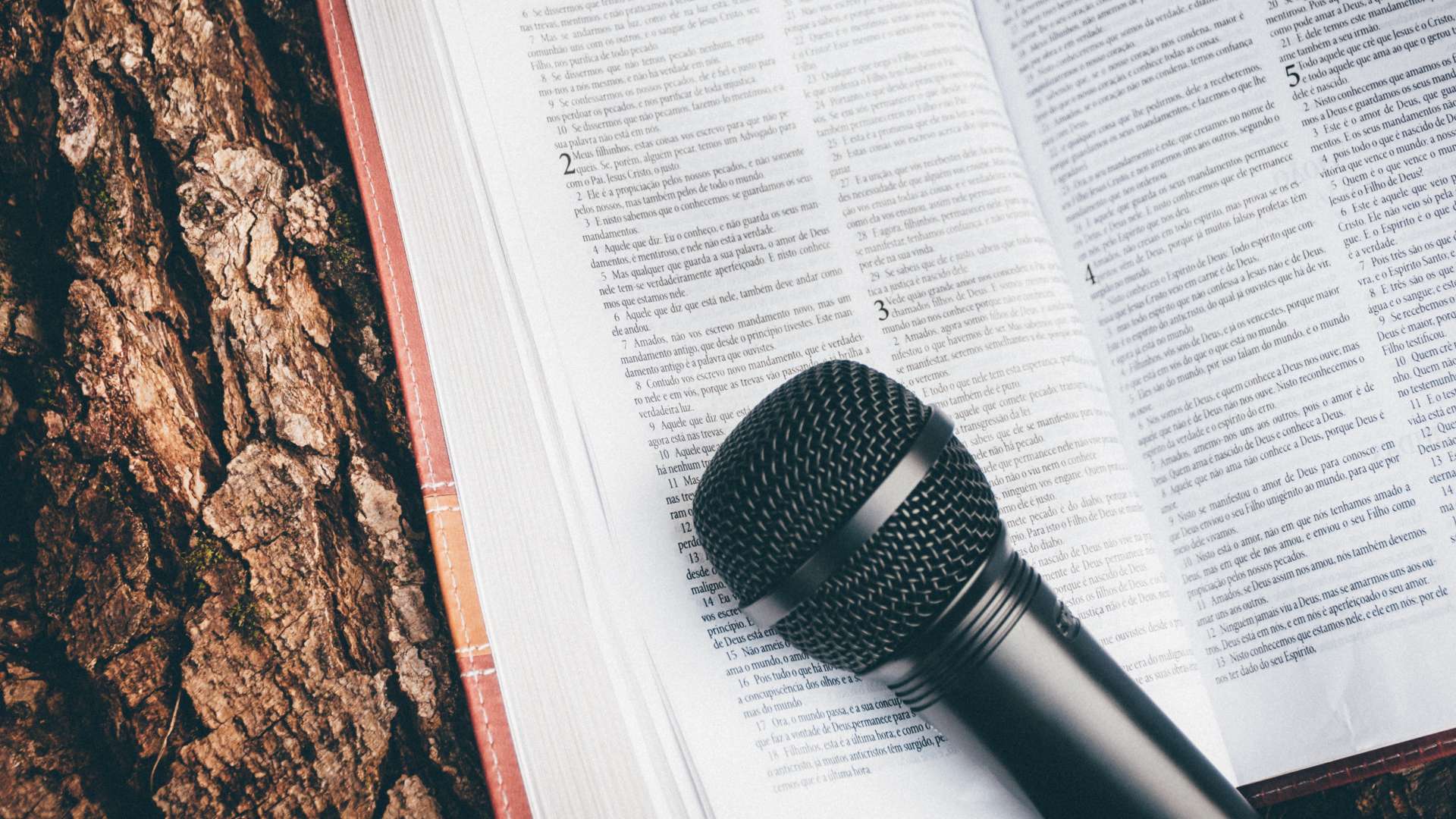 Locutores para audios formativos en Madrid.