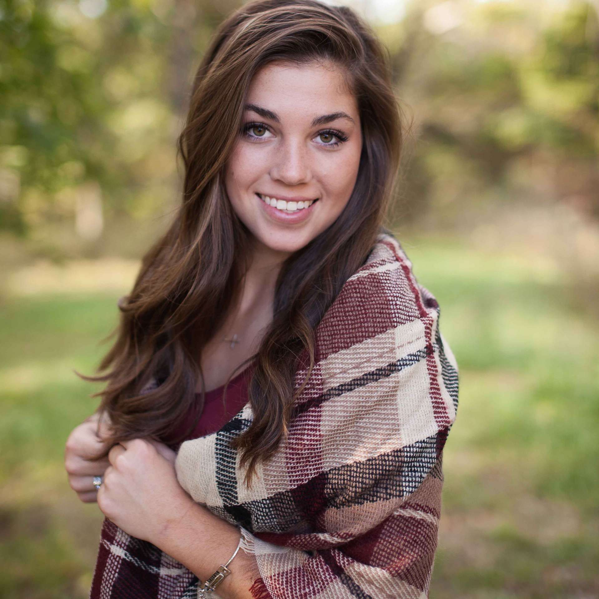 Modelo/actriz de 18 a 25 años Aspecto Latino