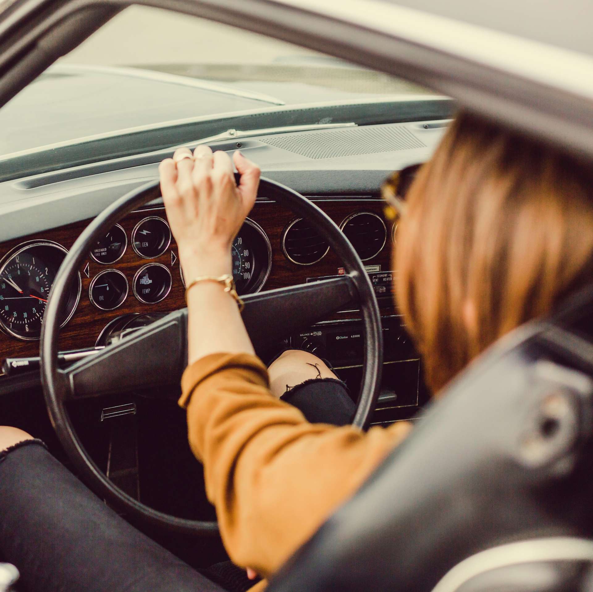 Mujer conductora para rodaje en gipuzkoa