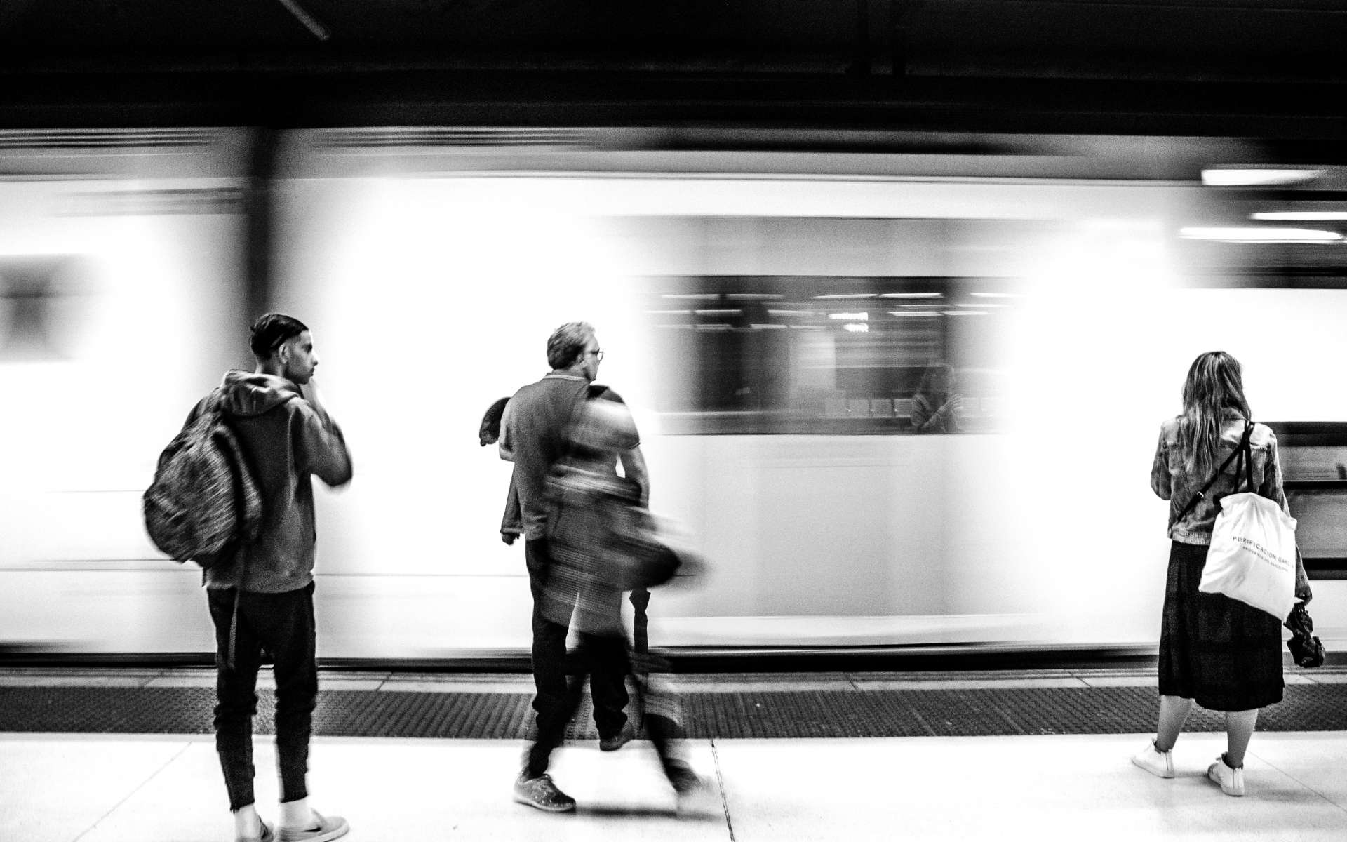 Chico y chica para rodaje en Bilbao